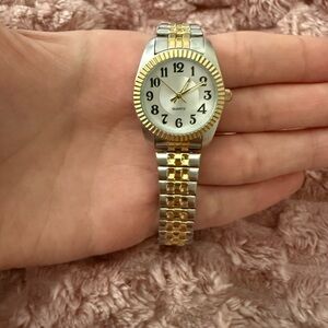 Vintage Silver & Gold Two-Tone Quartz Watch ⌚️